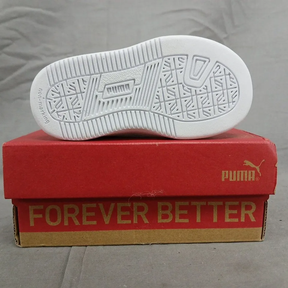 BOXED PAIR OF PUMA CAVEN 2.0 AC INFANT SHOES IN WHITE SIZE UK 4