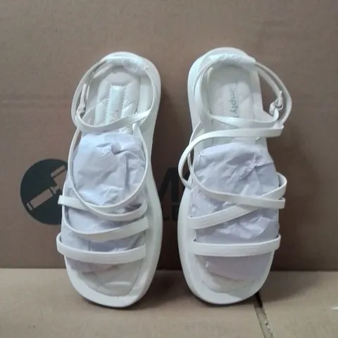 BOXED BRAND NEW APPROXIMATELY 6 SIMPLY BE PHEOBE WIDE SHOES WHITE SIZE 9
