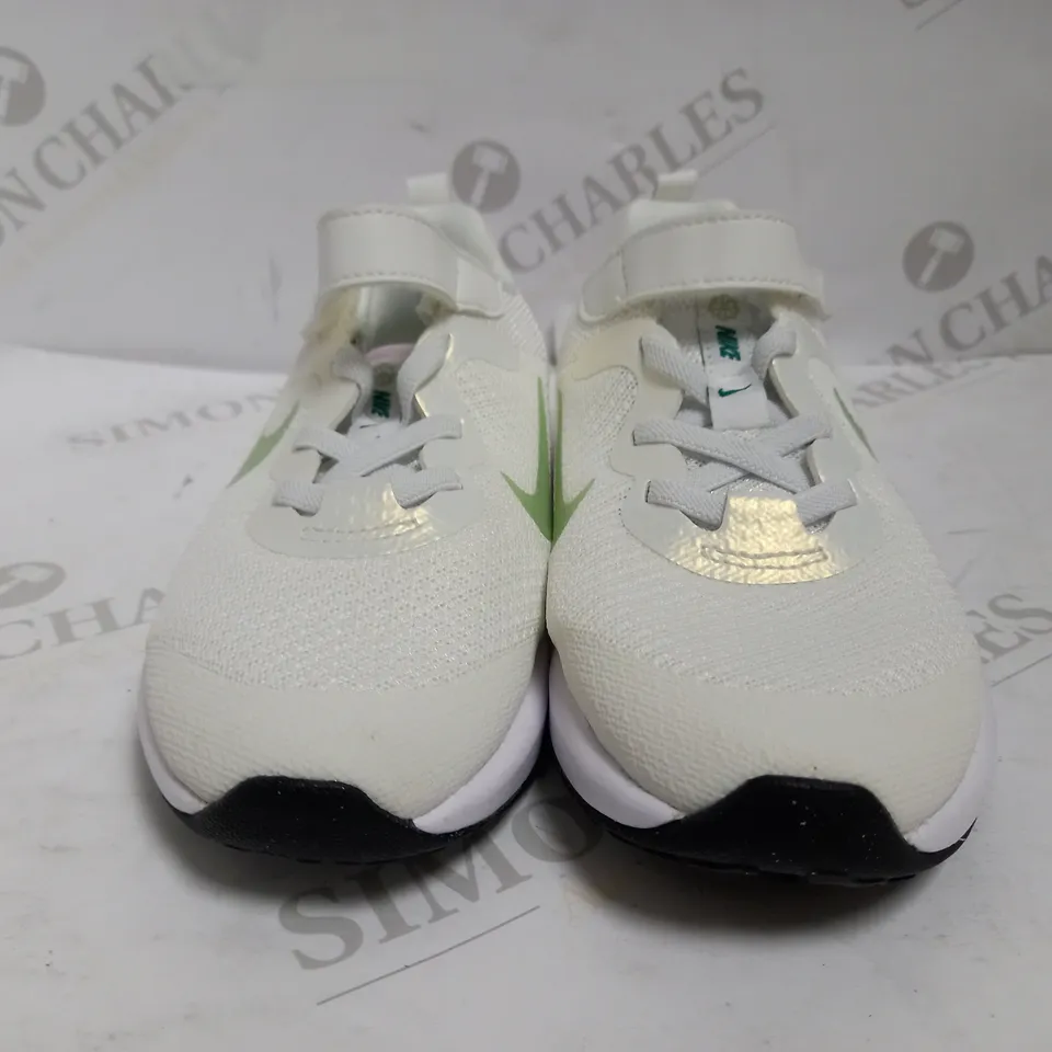 WHITE KID'S RUNNING SHOES IN THE STYLE OF NIKE UK SIZE 12 JUNIOR