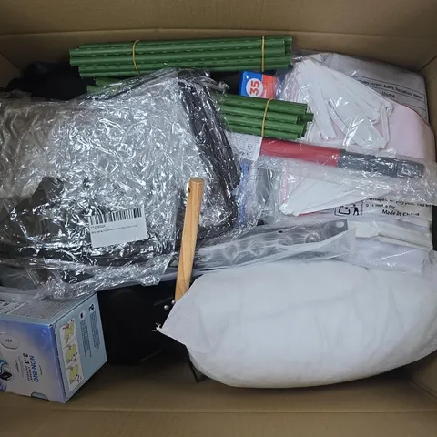 APPROXIMATELY 15 ASSORTED HOUSEHOLD PRODUCTS TO INCLUDE PILLOWS, LAUNDRY CAPSULES, A4 CARD, ETC - COLLECTION ONLY