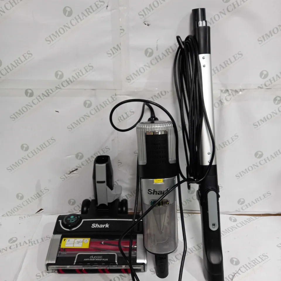 BOXED SHARK STRATOS ANTI HAIR WRAP PET PRO VACUUM CLEANER