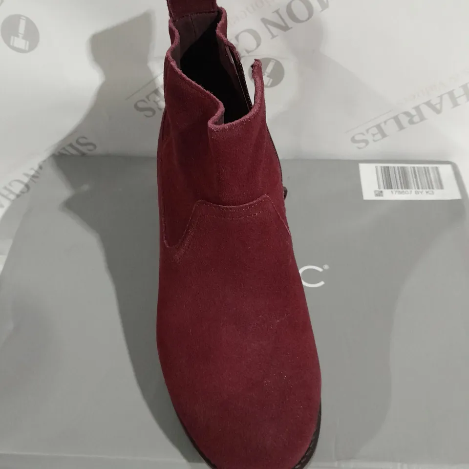 BOXED PAIR OF VIONIC VERA ANKLE BOOTS IN BURGUNDY - SIZE 3