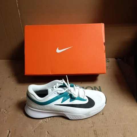 NIKE RUNNING TRAINERS – WHITE/TEAL - UK SIZE 7.5