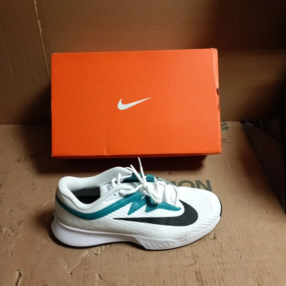 NIKE RUNNING TRAINERS – WHITE/TEAL - UK SIZE 7.5