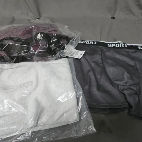 APPROXIMATELY 25 ASSORTED CLOTHING PRODUCTS IN VARIOUS STYLES & SIZES TO INCLUDE JUMPERS, T-SHIRTS, DRESSES ETC