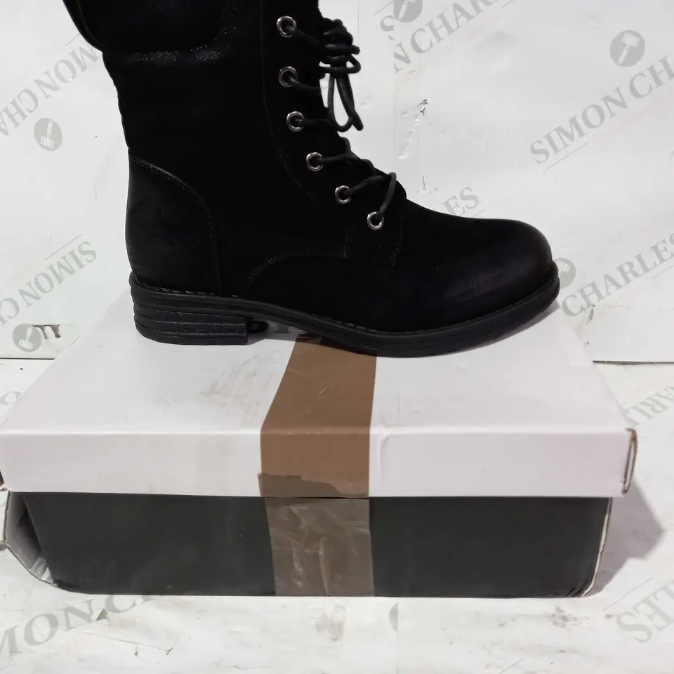 BOXED PAIR OF LADY GLORY FAUX FUR LINED BOOTS IN BLACK EU SIZE 37