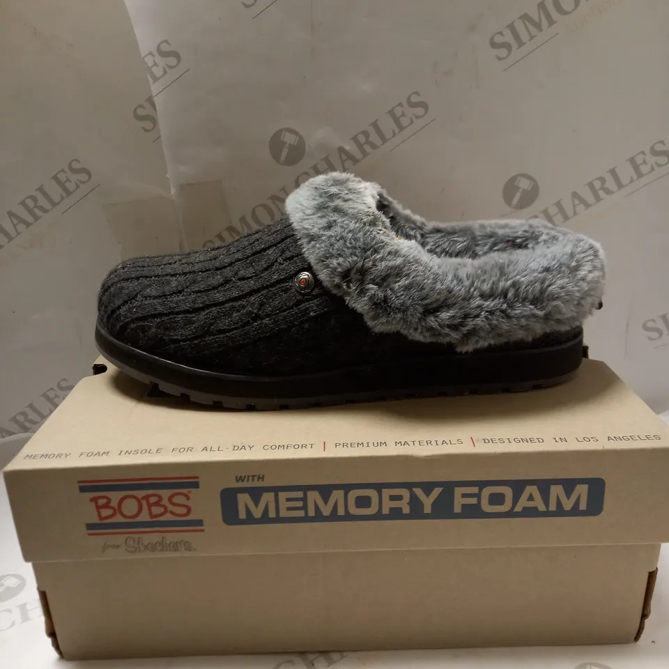 SKECHERS CHARCOAL KEEPSAKES SLIPPERS - SIZE 5.5
