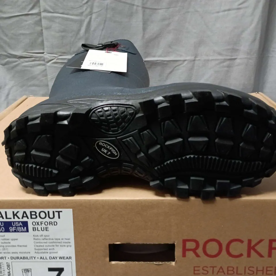 BOXED PAIR OF ROCKFISH WALKABOUT BOOTS IN OXFORD BLUE - UK 7