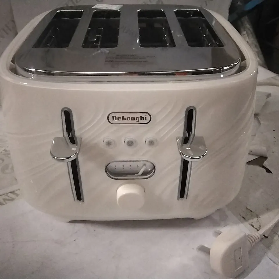 BOXED DELONGHI BALLERINA SETA 4 SLICE TOASTER 