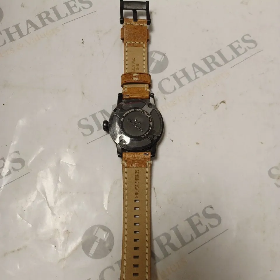 UNBOXED TW STEEL LEATHER WATCH 