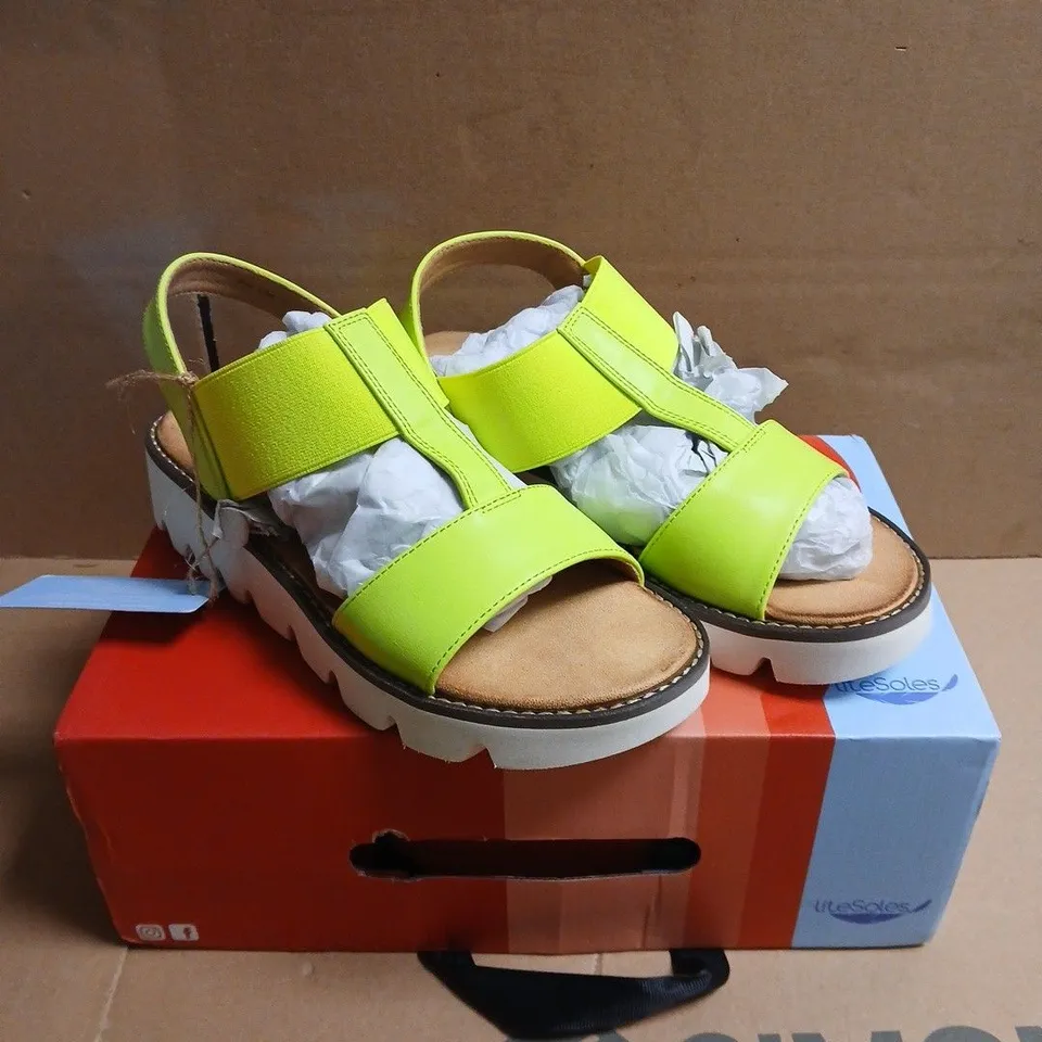 BOXED PAIR OF HEAVENLY FEET RITZ LIME SANDALS – UK 3 