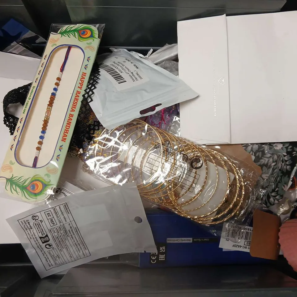 APPROXIMATELY 15 ASSORTED JEWELLERY ITEMS TO INCLUDE CASIO WATCH, ESTELLA BARTLETT BRACELET, RING, ETC