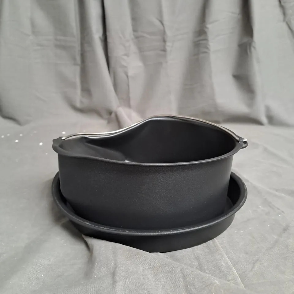 BOXED OUTLET COOK'S ESSENTIALS SET OF 2 AIR FRYER ACCESSORIES