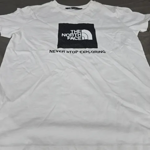 THE NORTH FACE LOGO T-SHIRT, WHITE - UK SIZE XL