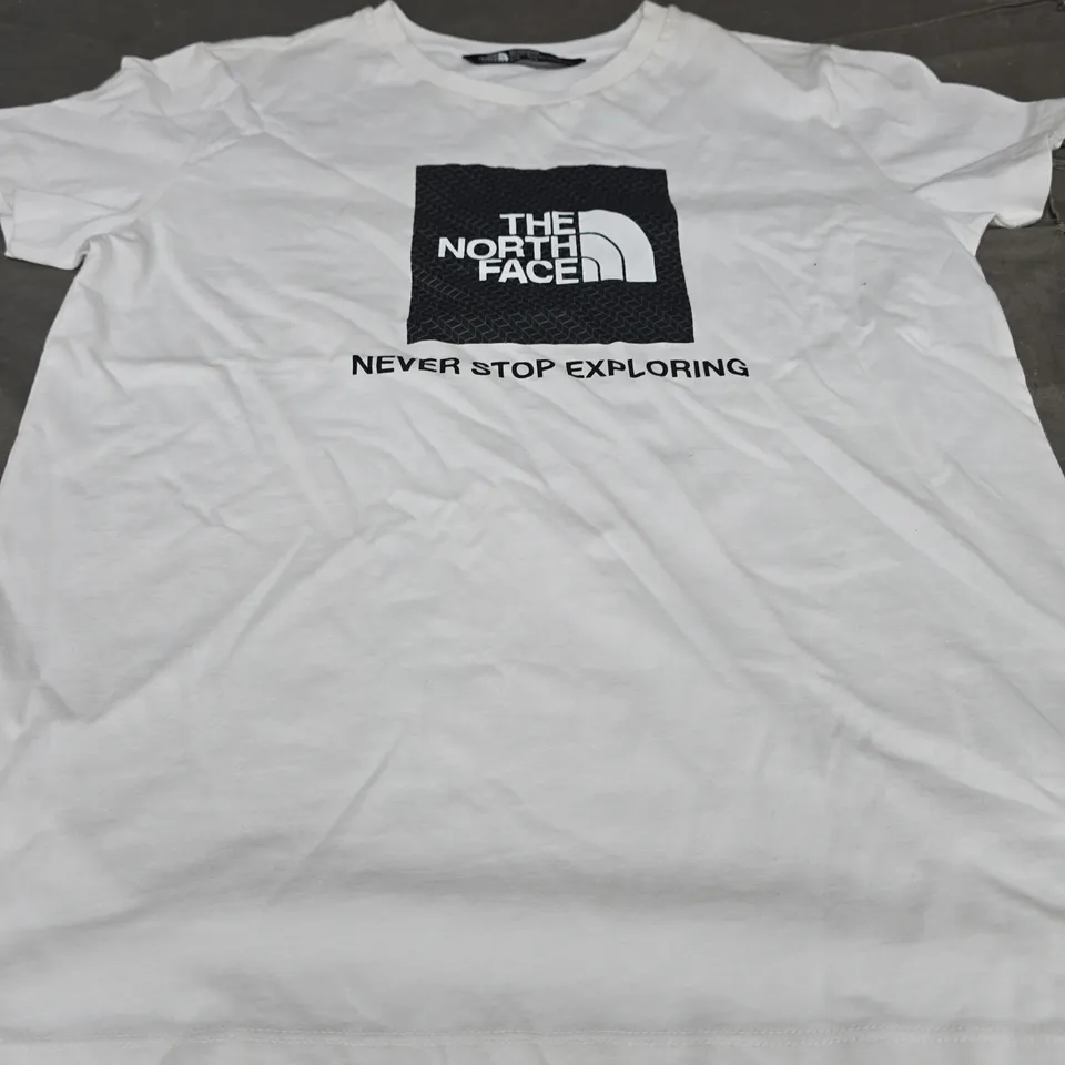 THE NORTH FACE LOGO T-SHIRT, WHITE - UK SIZE XL