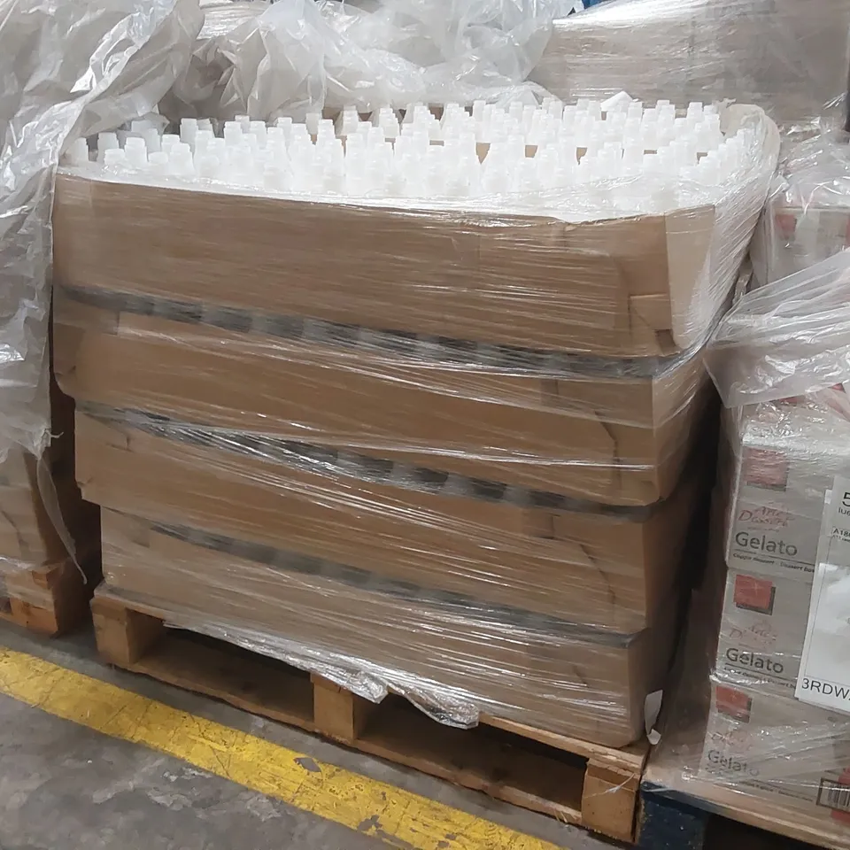 PALLET CONTAINING A VERY LARGE QUANTITY OF BRAND NEW 750ML SPRAY BOTTLES - NO TOPS