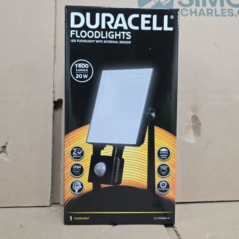 BOX OF APPROXIMATELY 10 DURACELL LED FLOODLIGHTS 1600 LM 20 W WITH EXTERNAL SENSOR
