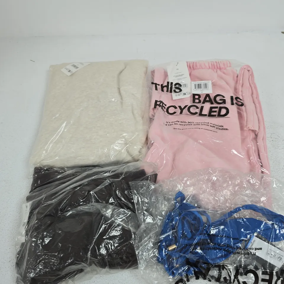 APPROXIMATELY 20 ASSORTED CLOTHING ITEMS IN VARIOUS SIZES, COLOURS & STYLES TO INCLUDE ACTIVE RELAXED SWEATPANT, BIKINI BOTTOM, CLASSIC FLEECE HOODIE, ETC