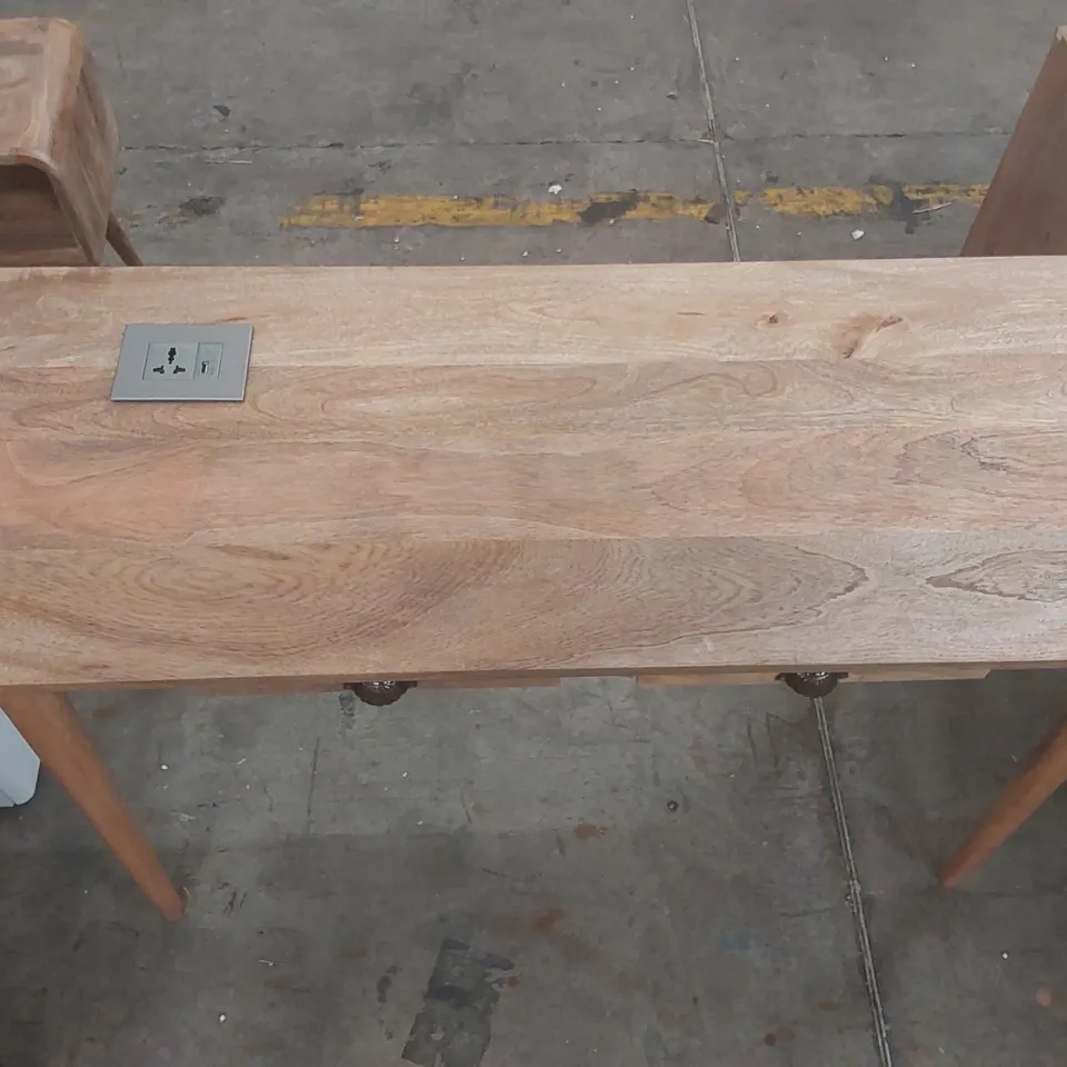 HOLLICE WRITING DESK COLOUR: ROUGH SAWN OAK