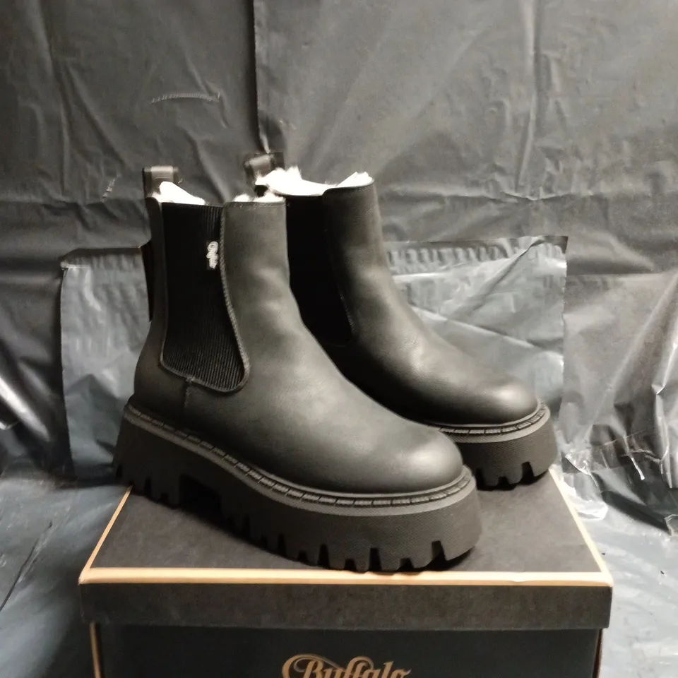 BUFFALO BLACK LEATHER BOOTS WITH THICK LUG SOLE SIZE 6