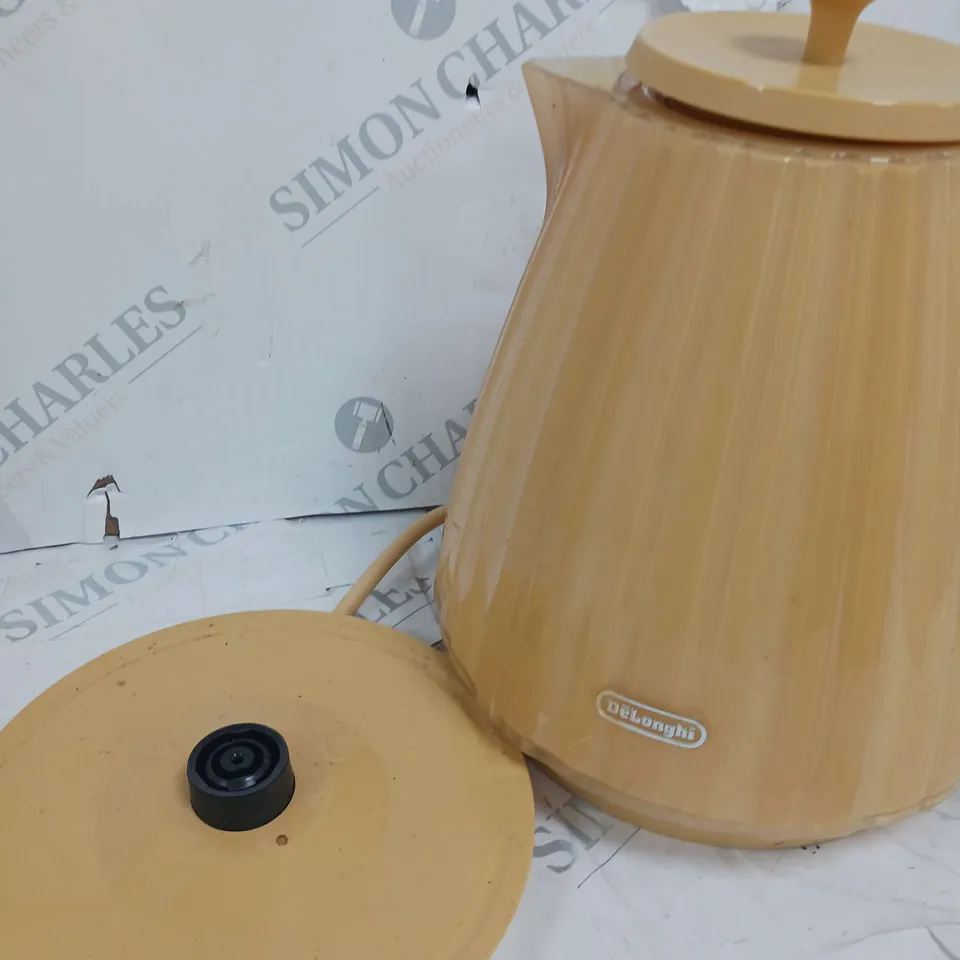 DELONGHI BALLERINA KETTLE - YELLOW  RRP £62