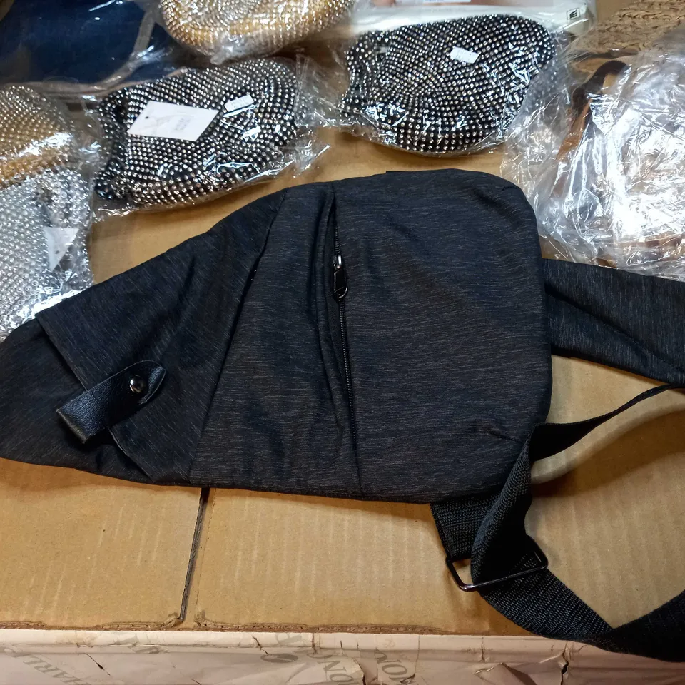 LOT OF APPROX. 15 ASSORTED CLOTHING ACCESSORIES  IN VARYING SIZES/COLOURS/STYLES TO INCLUDE: BRA'S, HAT, BAGS