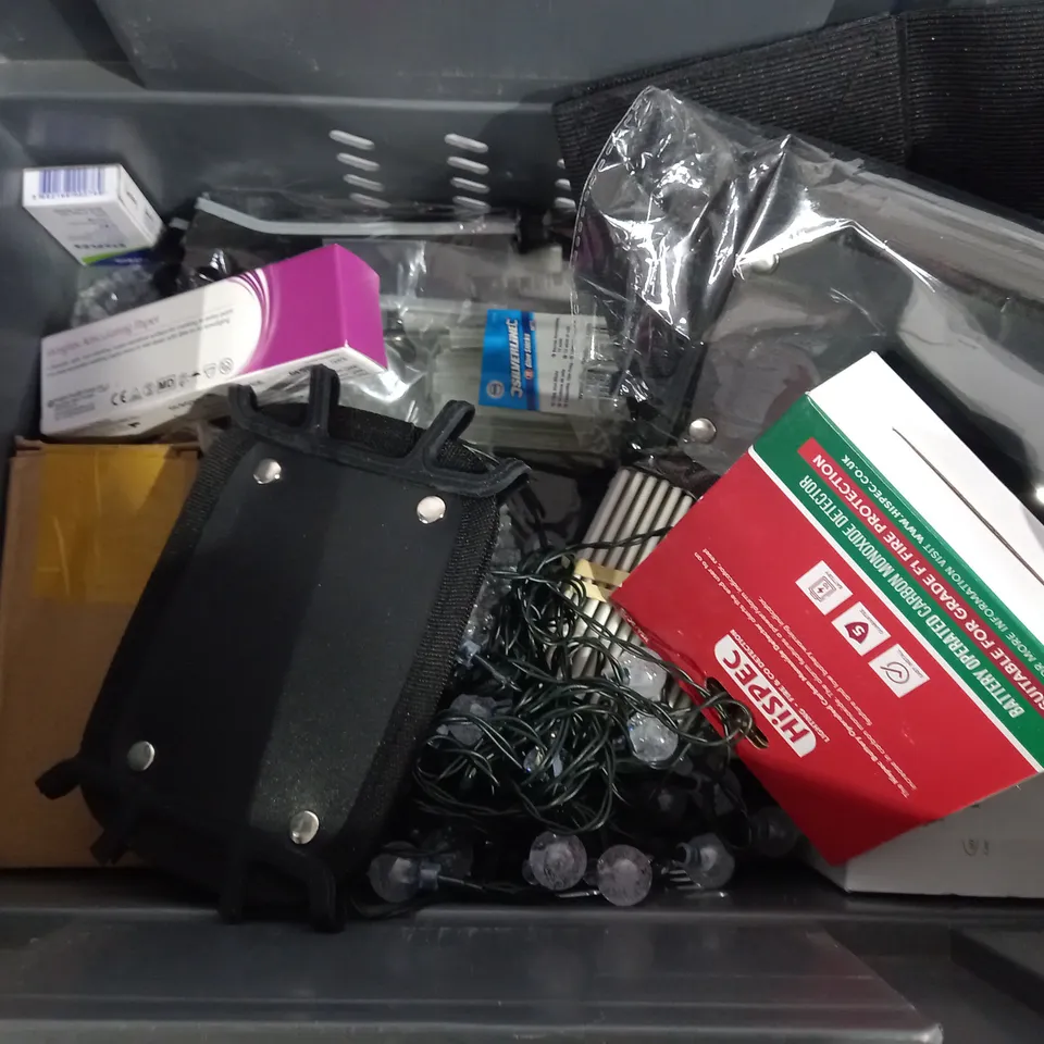 BOX OF APPROXIMATELY 12 ASSORTED ITEMS TO INCLUDE - I-STAR MULTILENS CLEANER DISK - HISPEC CARBON MANOXIDE ALARM - NO MORE NAILS ECT