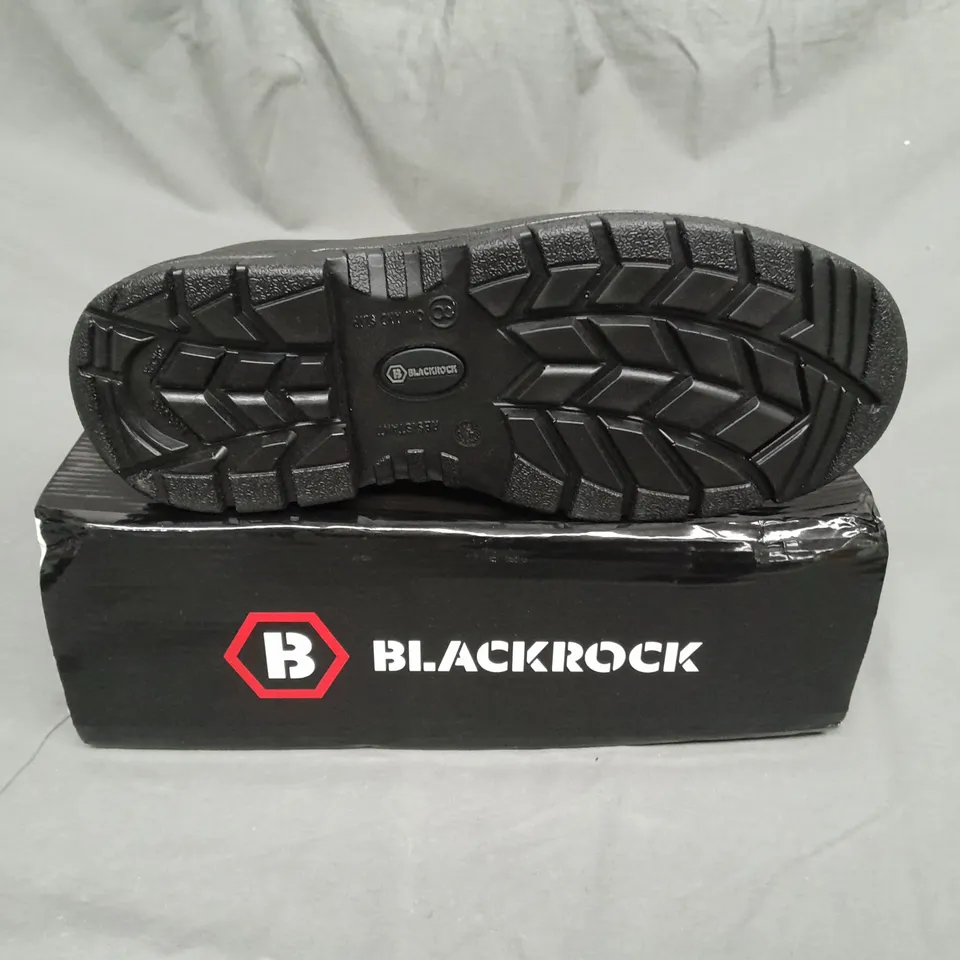 BOXED PAIR OF BLACKROCK CHUKKA SAFETY BOOTS SIZE 8