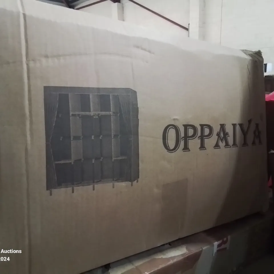 PALLET CONTAINING VARIOUS ASSORTED ITEMS TO INCLUDE:PAPER SHREDDER, NINJA FOOD BLENDER, MATERIAL WARDROBE, DOG CAGE, COOKER HOODS ETC.