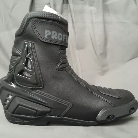 BOXED PAIR OF PROFRIST MOTORCYCLE ANKLE BOOTS IN BLACK UK SIZE 8