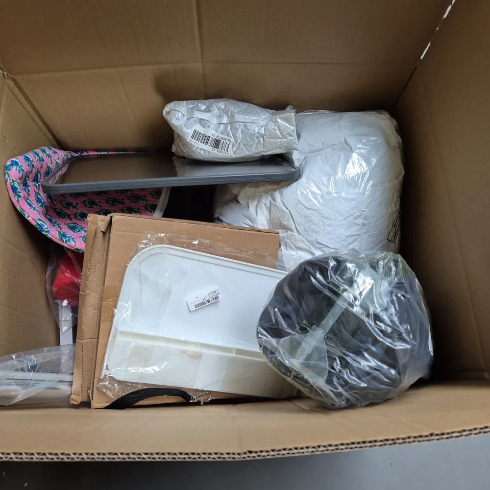 BOX OF APPROXIMATELY 15 ASSORTED HOUSEHOLD ITEMS TO INCLUDE EMERGENCY PONCHOS, DAILY ORGANISER PAD AND A WALL MOUNT ADAPTER BRACKET