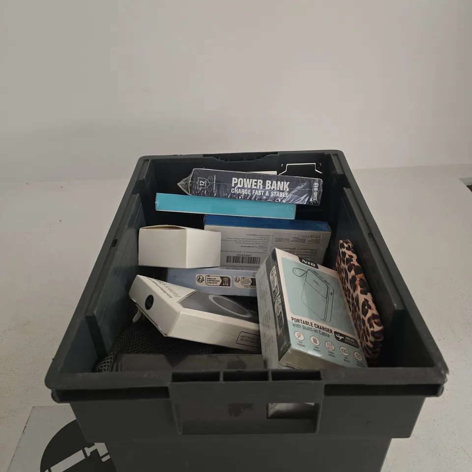 TOTE OF APPROXIMATELY 15 ASSORTED ITEMS TO INCLUDE SECURITY CAMERA, CHARMAST POWER BANK, YES PLUS POWER BANK ETC