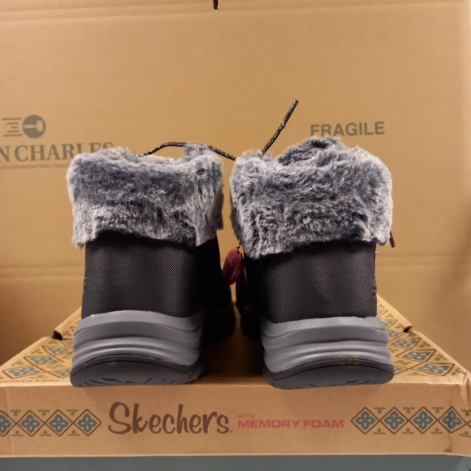 SKETCHERS FAUX CUFF BOOTS - SIZE 5.5