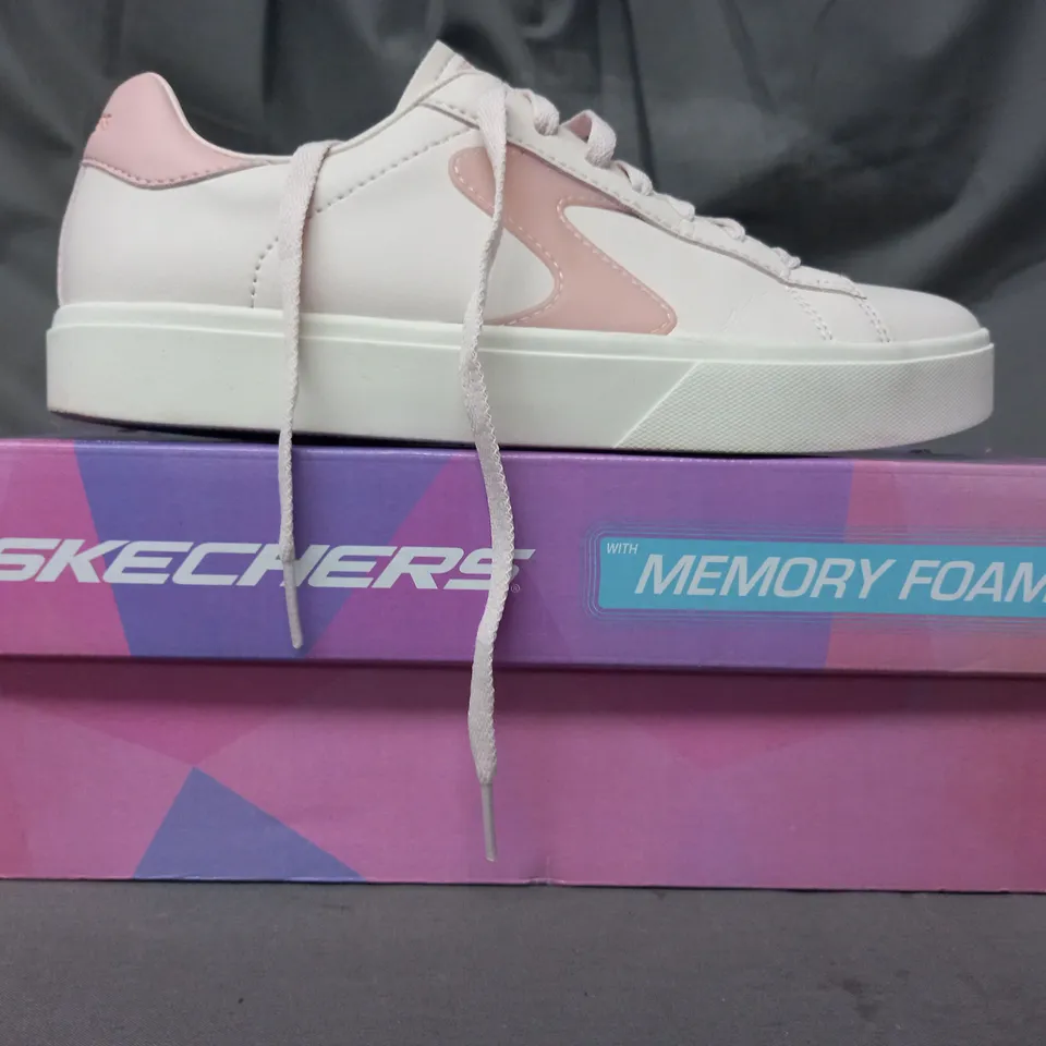 boxed PAIR OF SKECHERS COURT CLASSIC EDEN TRAINERS IN BLUSH SIZE 4.5 
