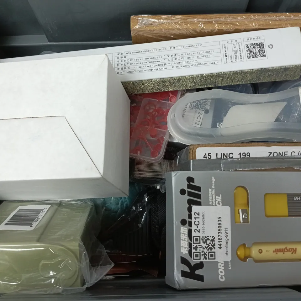 APPROXIMATELY 12 ASSORTED HOUSEHOLD ITEMS TO INCLUDE CORRECTION PENCIL, SCENTED WOOD BLOCK, FRAME, ETC