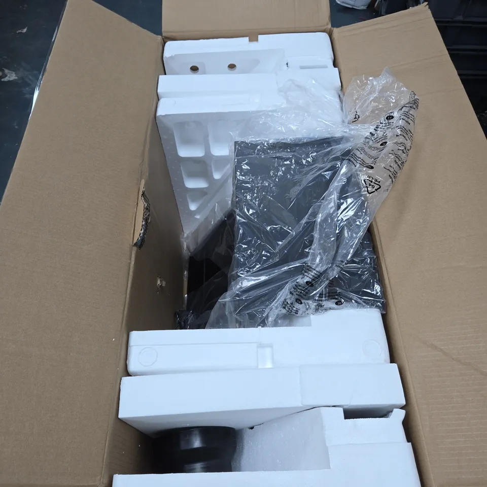 HISENSE CH10IN14BBUK 100CM BLACK GLASS COOKER HOOD. BOXED