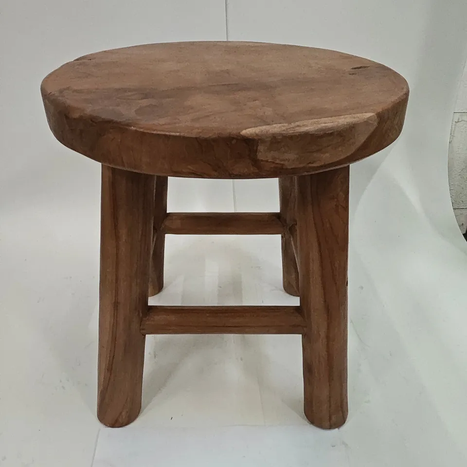 SOLID WOODEN STOOL 