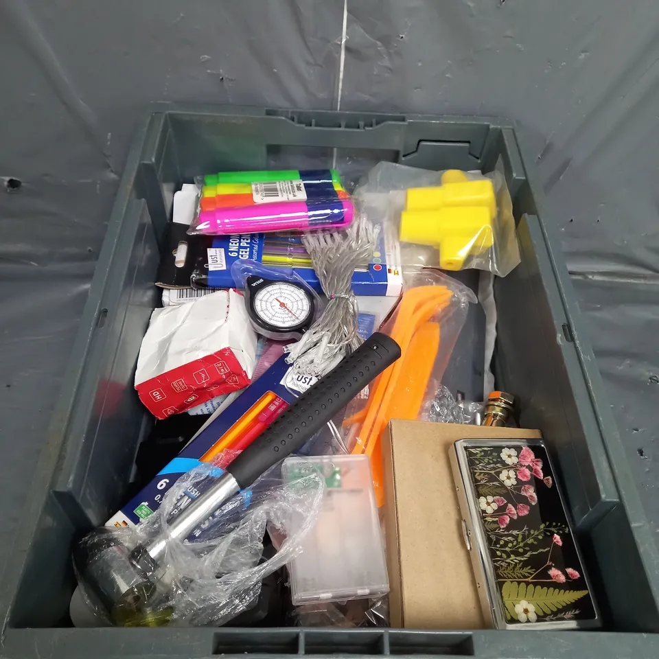 APPROXIMATELY 10 ASSORTED HOUSEHOLD ITEMS TOO INCLUDE FILTER CARTILAGE , KEY SAFE , HIGHLIGHTERS , ETC 