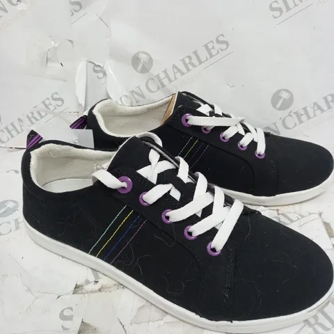 MIP KANNES NKEL BOOTS IN BLACK - SIZE 6.5
