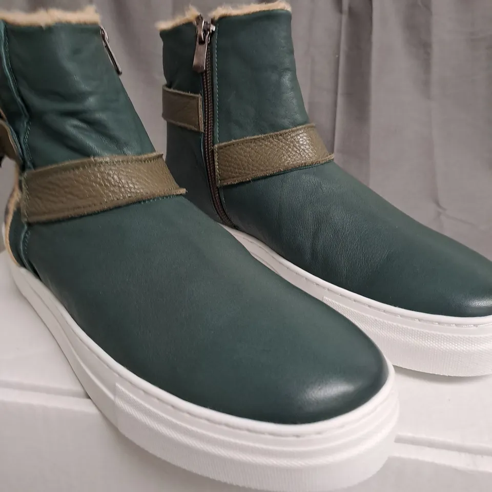 BOXED PAIR OF ADESSO HEATHER LEATHER TRAINERS IN GREEN SIZE 7