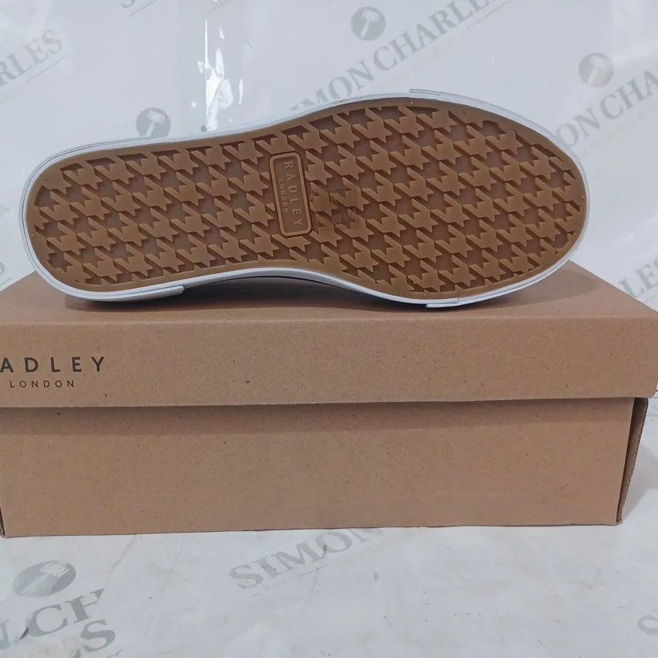 BOXED PAIR OF RADLEY LONDON CANVAS TRAINERS IN CREAM/NAVY UK SIZE 3