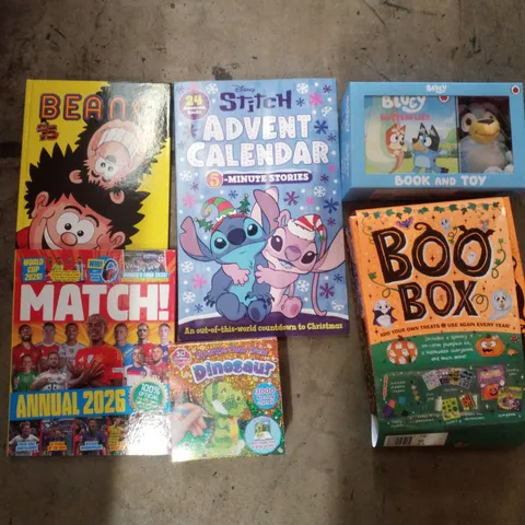 PALLET CONTAINING ASSORTED CHILDRENS ACTIVITY BOOKS/SETS INCLUDING BEANO ANNUAL 2026, MATCH! ANNUAL 2026, STITCH ADVENT CALENDAR, BLUEY BOOK AND TOY & BOO BOX