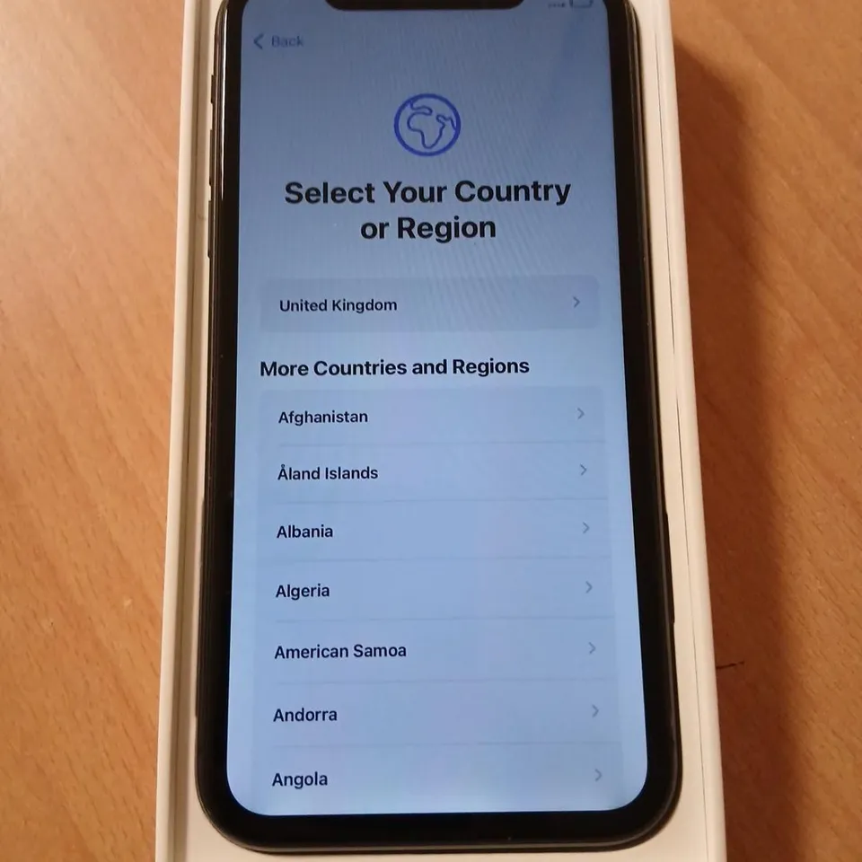 APPLE IPHONE 11 BLACK SMARTPHONE – BOXED