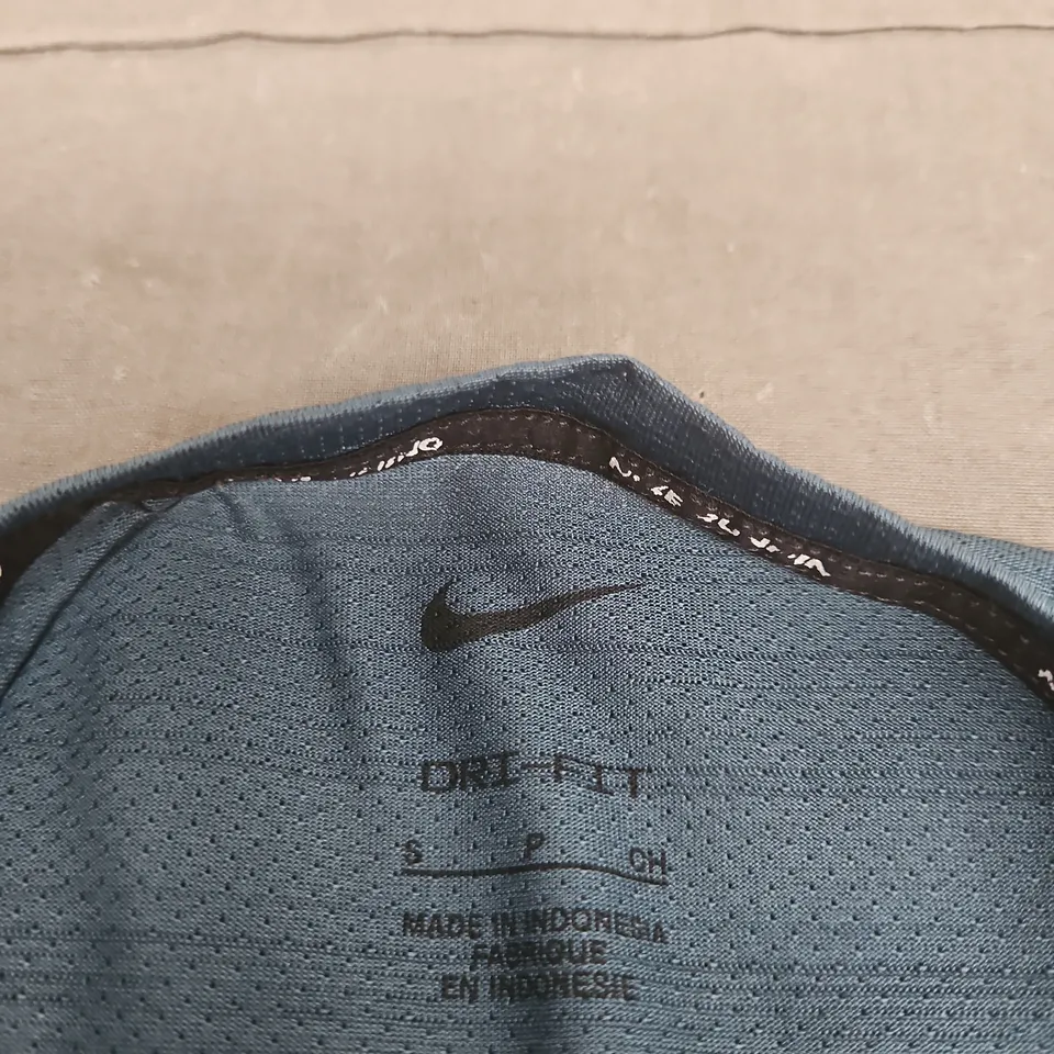 NIKE DRI-FIT TRAINING TOP - SIZE S