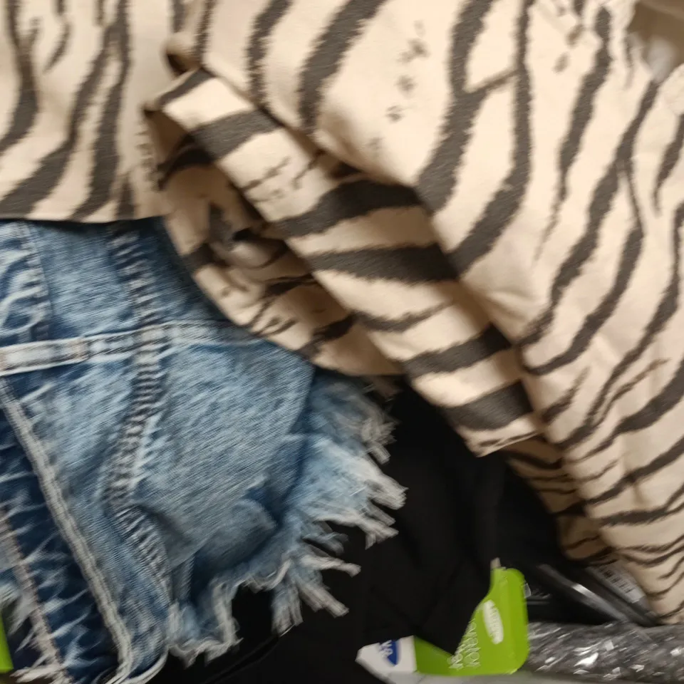 APPROXIMATELY 20 ASSORTED CLOTHING AND FASHION PRODUCTS IN VARIOUS STYLES AND SIZES - COLLECTION ONLY