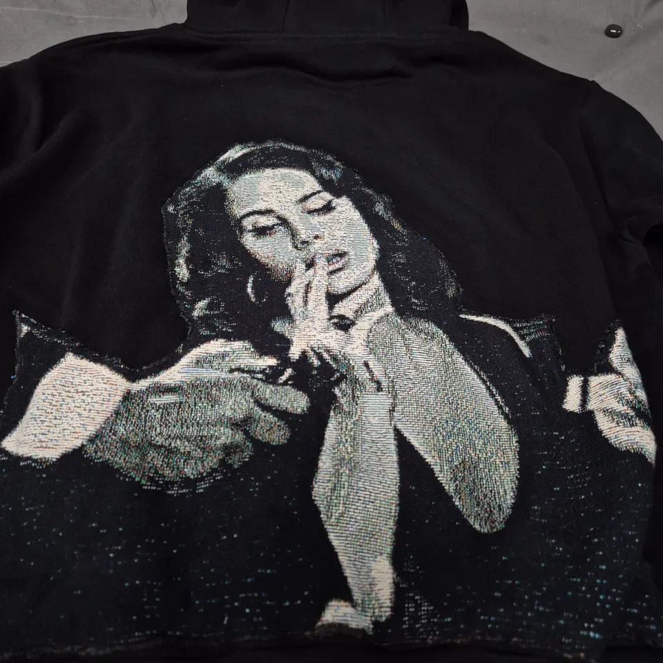 VENDETTA BLACK HOODIE WITH SEQUIN GRAPHIC – UK SIZE L