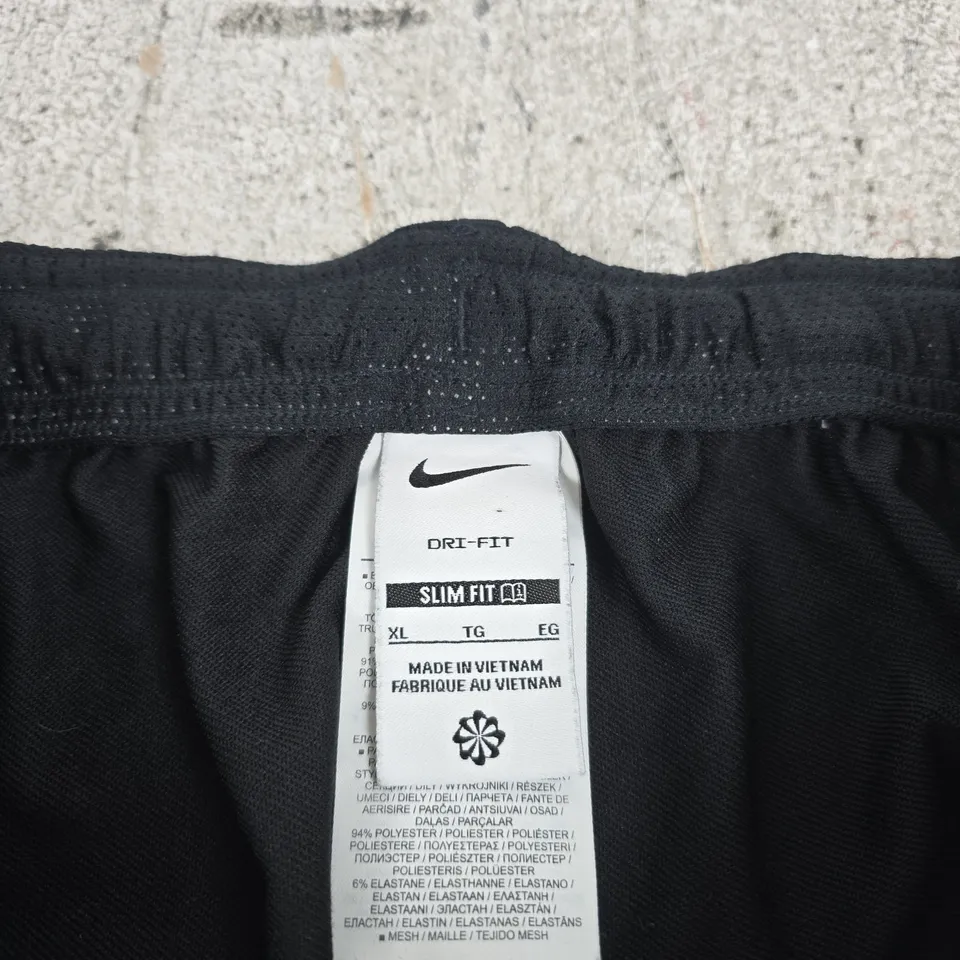 NIKE DRI-FIT SLIM FIT BLACK TRACKPANTS – UK XL