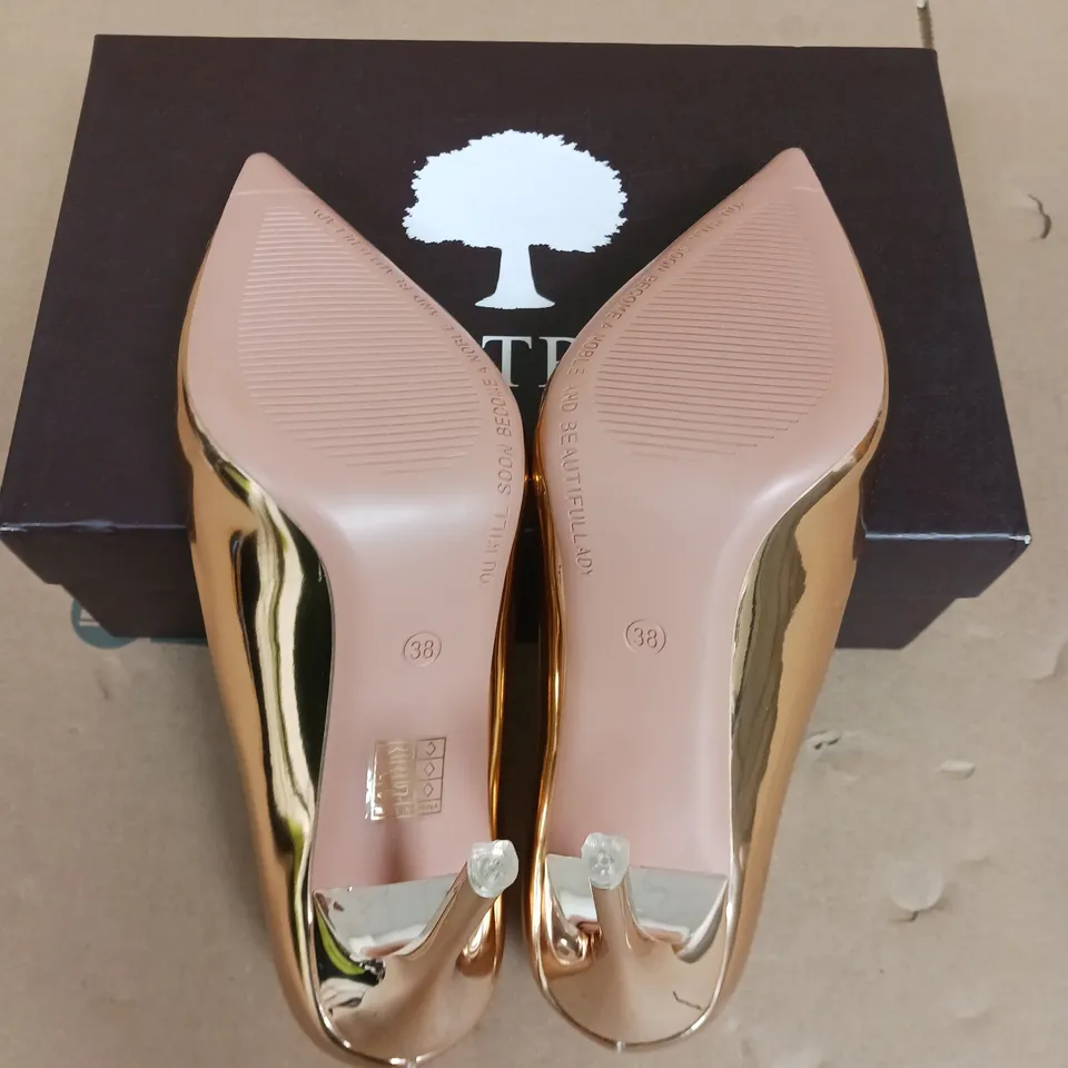 BOXED PAIR OF BIG TREE HEELED SHOES IN GOLD - 38