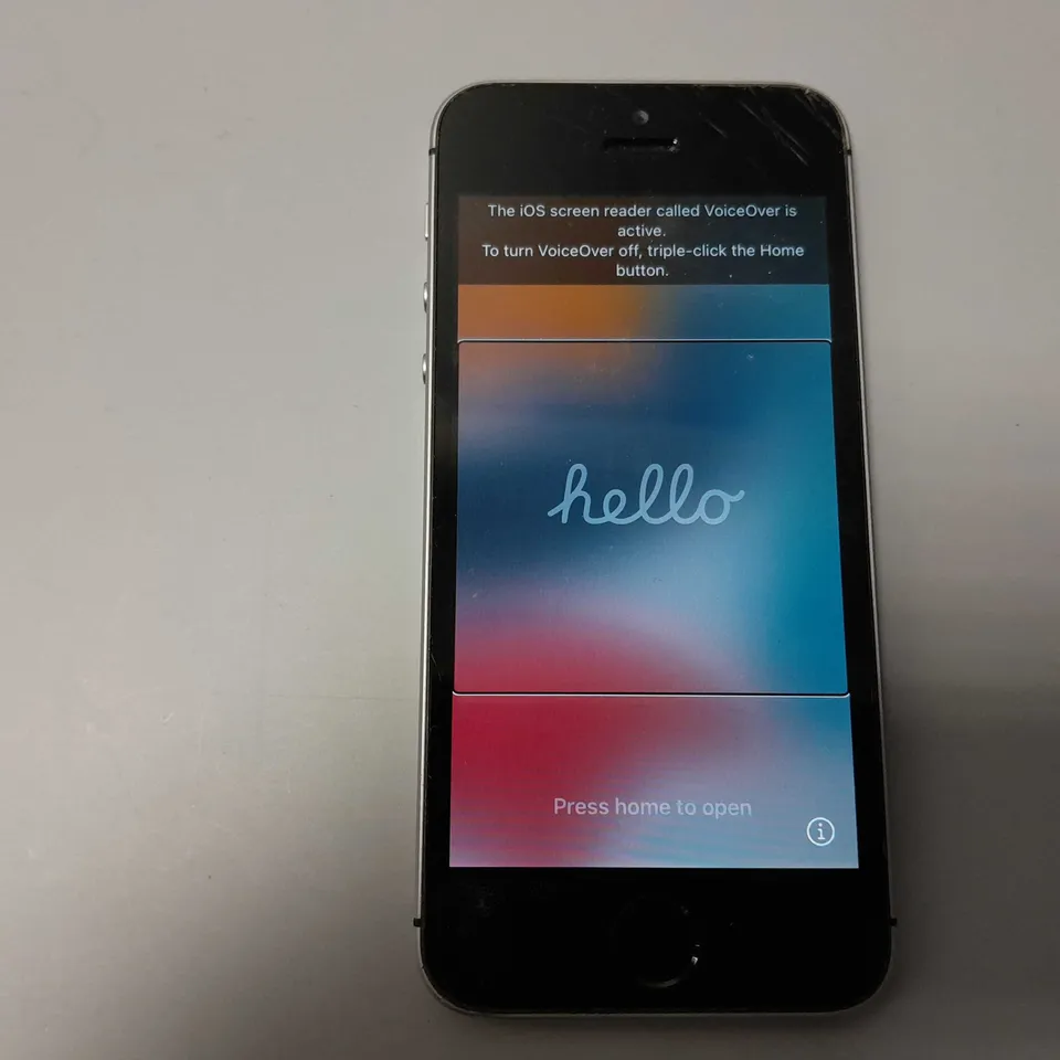 BOXED APPLE IPHONE SE SMARTPHONE