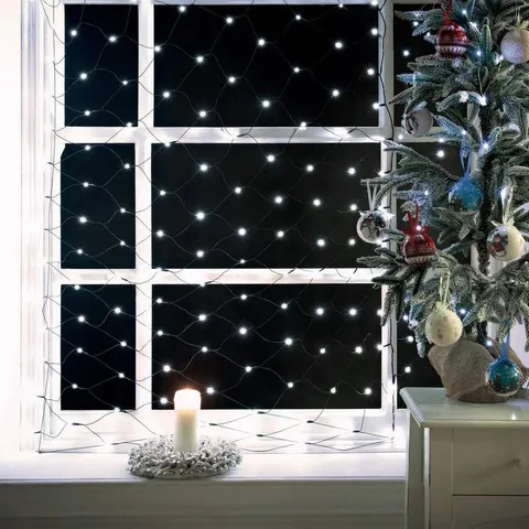 BOXED BRINDOOR/OUTDOOR 8 FUNCTION LED WINDOW NET LIGHTS WITH GREEN CABLE (360 LIGHTS - 1.2M X 3.5M) - WHITE LIGHTS